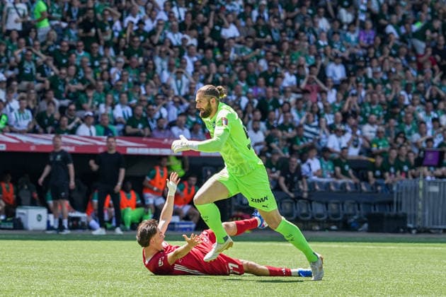 Fussball, Schweizer Cup, Finale: FC St. Gallen 1879 vs. FC Stade-Lausanne-Ouchy, Sonntag, 24.05.2026 (Stadion Wankdorf, Bern); Foul von Lukas Watkowiak (25, FC St. Gallen) an Vasco Tritten (77, Stade-Lausanne-Ouchy) Copyright: xValentinxDomgjonix