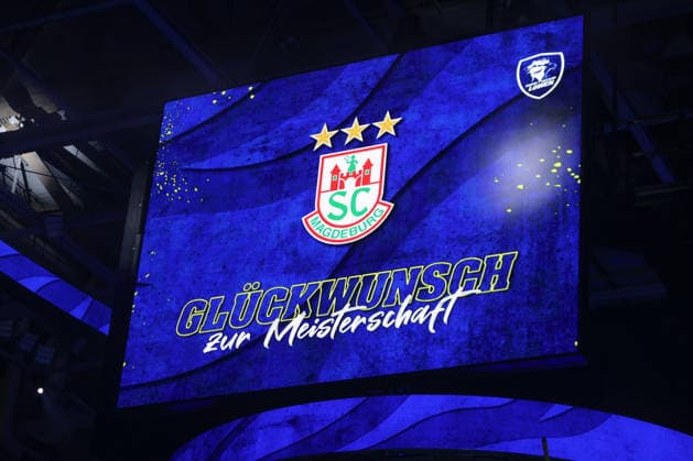 24.05.2026, xtgx, Handball, Daikin HBL, Rhein Neckar Löwen - SC Magdeburg v.l. Symbolfoto, Symbolbild Anzeigetafel Glückwunsch Meisterschaft Mannheim