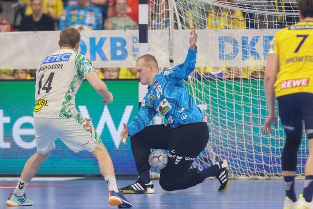 24.05.2026, xtgx, Handball, Daikin HBL, Rhein Neckar Löwen - SC Magdeburg v.l. Omar Ingi Magnusson (Magdeburg, 14) David Spaeth (Rhein-Neckar Loewen, 29) Parade, haelt den Ball, faengt den Ball, pariert Mannheim
