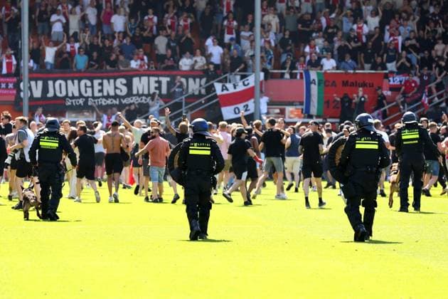 VOLENDAM , 24-05-2026 , Kras Stadium, season 2025 2026 , Play-offs for European football , Dutch Eredivisie Football . Match between Ajax and FC Utrecht , picture shows police on the field Ajax - Utrecht (play off)  x203937863x Copyright: