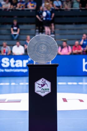 HSG Blomberg-Lippe (GER) vs. Borussia Dortmund (GER) Handball, 1. Handball Bundesliga Frauen, Finale, Spiel 2, 24.5.2026, Saision 2025 2026, Blomberg Die Meisterschale der Alsco Handball-Bundesliga Frauen Blomberg Sporthalle an der Ulmenallee Deutschland