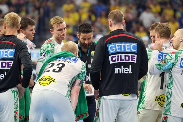 24.05.2026, xgox, Handball - Daikin HBL Rhein-Neckar Löwen - SC Magdeburg emspor, v.l. Bennet Wiegert (Magdeburg, Trainer) während der Auszeit Mannheim