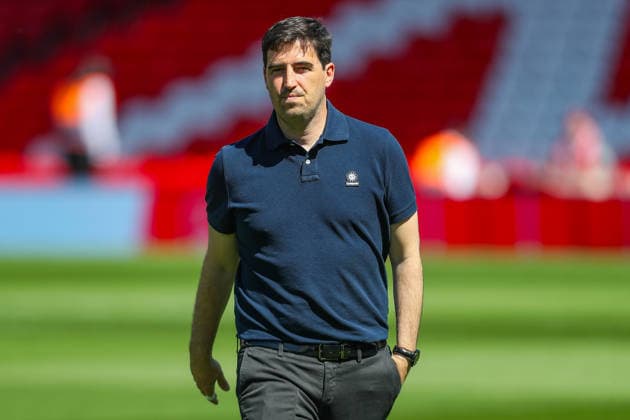 Nottingham Forest v AFC Bournemouth, Premier League AFC Bournemouth Manager Andoni Iraola Inspects the pitch during the Nottingham Forest v AFC Bournemouth Premier League match at the City Ground, West Bridgford, England on 23 May 2026 Credit: Lee Keuneke Every Second Media Editorial use only. All images are copyright Every Second Media Limited. No images may be reproduced without prior permission. All rights reserved. Premier League and Football League images are subject to licensing agreements with Football DataCo Limited. see https: www.football-dataco.com Copyright: xIMAGO EveryxSecondxMediax ESM-2007-0018 LeexKeunekex xEveryxSecondxMediax
