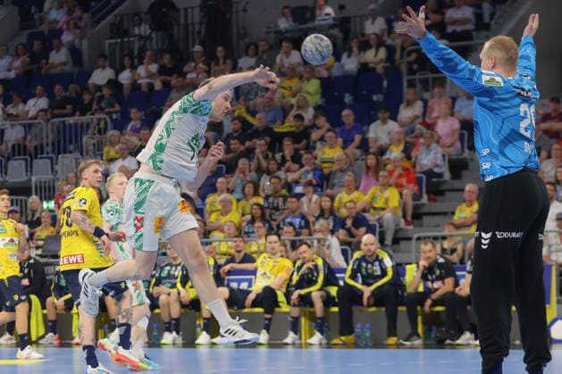 24.05.2026, xtgx, Handball, Daikin HBL, Rhein Neckar Löwen - SC Magdeburg v.l. Felix Claar (Magdeburg, 7) wirft Tor, Torschuetze, erzielt Tor, Treffer, scores the goal Mannheim
