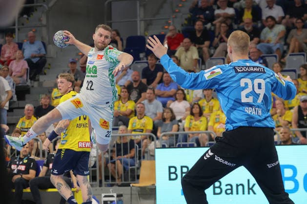 24.05.2026, xtgx, Handball, Daikin HBL, Rhein Neckar Löwen - SC Magdeburg v.l. Lukas Mertens (Magdeburg, 22) wirft Tor, Torschuetze, erzielt Tor, Treffer, scores the goal Mannheim