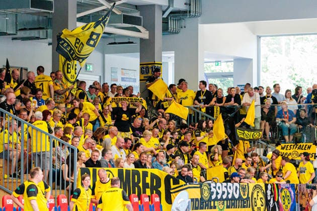 Zahlreiche Fans sind mit der Mannschaft von Borussia Dortmund angereist GER, HSG Blomberg-Lippe vs. Borussia Dortmund, Handball, 1. Bundesliga Frauen, Play-Offs, Finale, Spiel 2, 24.05.2026 Blomberg Copyright: xJanxRollingerx