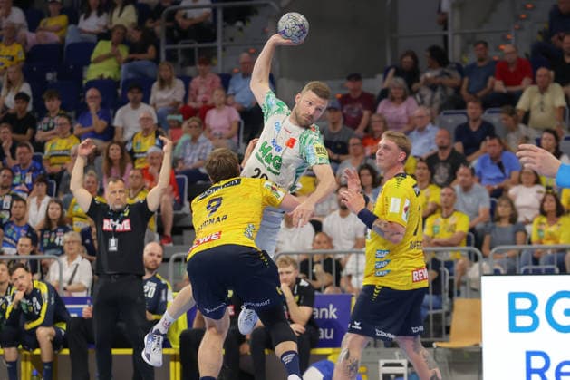 24.05.2026, xtgx, Handball, Daikin HBL, Rhein Neckar Löwen - SC Magdeburg v.l. Philipp Weber (Magdeburg, 20) wirft Tor, Torschuetze, erzielt Tor, Treffer, scores the goal Mannheim