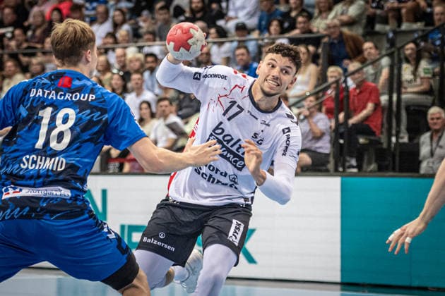 Marko Grgic (SG Flensburg-Handewitt, 17) vs. Linus Schmid (TVB Stuttgart, 18), li. GER, TVB Stuttgart - SG Flensburg-Handewitt, DAIKIN HBL, Handball, Bundesliga, 32. Spieltag, Spielzeit 2025 2026, 24.05.2026 GER, TVB Stuttgart - SG Flensburg-Handewitt, DAIKIN HBL, Handball, Bundesliga, 32. Spieltag, Spielzeit 2025 2026, 24.05.2026 Stuttgart Copyright: xSandyxDinkelackerx EP_SDR