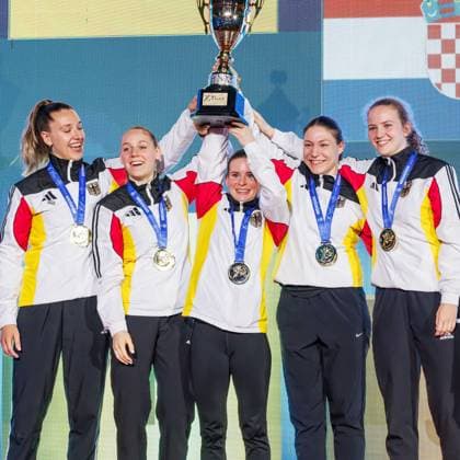 Siegerehrung Frauen Team Kumite; Team Deutschland; Sieger, Erstplatzierte, Goldmedaille; Jubel, 24.05.2026, Frankfurt am Main (Deutschland), 61. Karate-Europameisterschaften 2026 Frankfurt Main