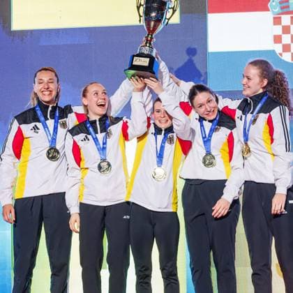 Siegerehrung Frauen Team Kumite; Team Deutschland; Sieger, Erstplatzierte, Goldmedaille; Jubel, 24.05.2026, Frankfurt am Main (Deutschland), 61. Karate-Europameisterschaften 2026 Frankfurt Main