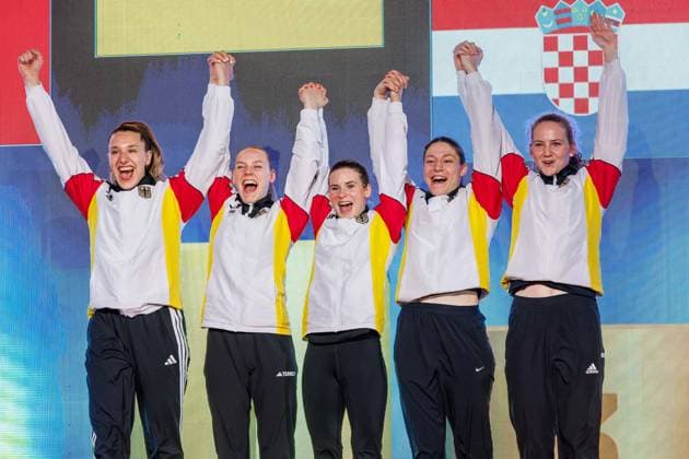 Siegerehrung Frauen Team Kumite; Team Deutschland; Sieger, Erstplatzierte, Goldmedaille; Jubel, 24.05.2026, Frankfurt am Main (Deutschland), 61. Karate-Europameisterschaften 2026 Frankfurt Main