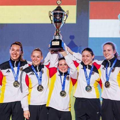 Siegerehrung Frauen Team Kumite; Team Deutschland; Sieger, Erstplatzierte, Goldmedaille; Jubel, 24.05.2026, Frankfurt am Main (Deutschland), 61. Karate-Europameisterschaften 2026 Frankfurt Main