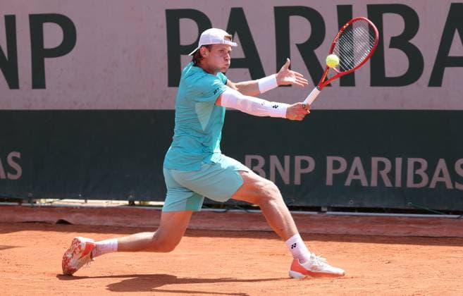 Belgian Zizou Bergs pictured in action during a first round match in the men s singles between Czech Machak and Belgian at the Roland Garros French Open tennis tournament, in Paris, France, Sunday 24 May 2026. This year s tournament takes place from 18 May to 07 June. VIRGINIExLEFOUR  x174924493x