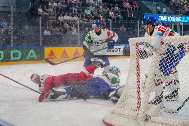 FRIBOURG, SWITZERLAND - MAY 24: Mikkel Aagaard of Denmark L) fall over goalkeeper Davide Fadani of Italy during the 2026 IIHF Ice hockey, Eishockey World Championship, WM, Weltmeisterschaft Switzerland game between Denmark and Italy at BCF Arena on May 24, 2026 in Fribourg, Fribourg. Fribourg BCF Arena Fribourg Switzerland Copyright: xJustPictures.ch JarixPestelaccix jp-en-EuSpIm-JP6_JAR_Denmark_Italy_24May2026_00015