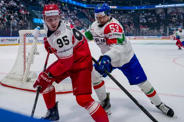 FRIBOURG, SWITZERLAND - MAY 24: Nick Olesen of Denmark L) against Alex Trivellato of Italy R) during the 2026 IIHF Ice hockey, Eishockey World Championship, WM, Weltmeisterschaft Switzerland game between Denmark and Italy at BCF Arena on May 24, 2026 in Fribourg, Fribourg. Fribourg BCF Arena Fribourg Switzerland Copyright: xJustPictures.ch JarixPestelaccix jp-en-EuSpIm-JP6_JAR_Denmark_Italy_24May2026_00024