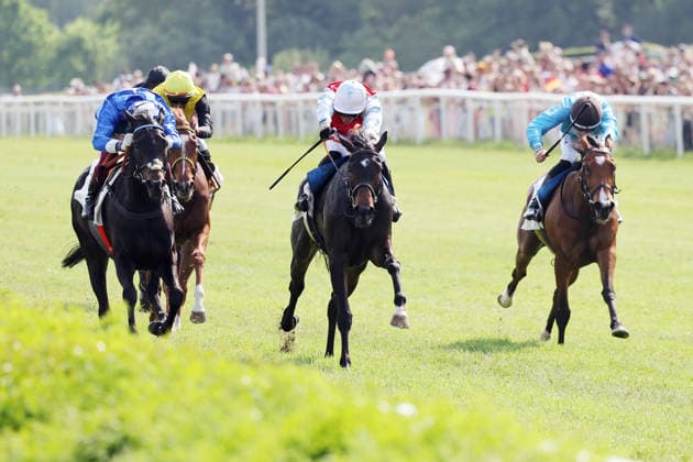 24.05.2026, Hoppegarten, Brandenburg, GER - Gua Lipa (links) mit Andrea Ricupa gewinnt das Diana-Trial. Galopprennbahn Hoppegarten. () 260524D704HOPPEGARTEN.JPG