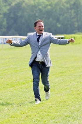 24.05.2026, Hoppegarten, Brandenburg, GER - Trainer Andreas Suborics jubelt nach dem Sieg von Gua Lipa im Diana-Trial. Galopprennbahn Hoppegarten. () 260524D712HOPPEGARTEN.JPG