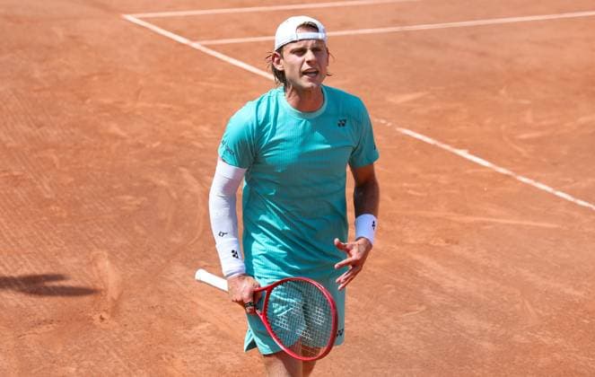 Belgian Zizou Bergs looks dejected during a first round match in the men s singles between Czech Machak and Belgian at the Roland Garros French Open tennis tournament, in Paris, France, Sunday 24 May 2026. This year s tournament takes place from 18 May to 07 June. VIRGINIExLEFOUR  x174925370x