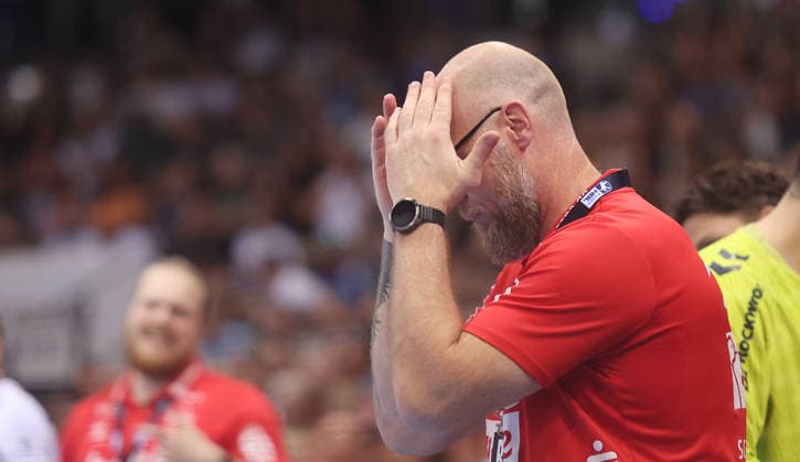 Stuttgart , Handball Daikin Bundesliga TVB Stuttgart vs. SG Flensburg-Handewitt , Trainer Ales Pajovic ( Flensburg )