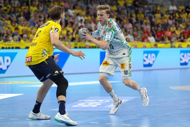 24.05.2026, xgox, Handball - Daikin HBL Rhein-Neckar Löwen - SC Magdeburg emspor, v.l. Steven Plucnar Jacobsen (Rhein-Neckar Loewen, 9), Philipp Weber (Magdeburg, 20) Zweikampf, Duell, Kampf, tackle Mannheim