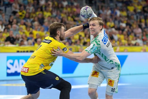 24.05.2026, xgox, Handball - Daikin HBL Rhein-Neckar Löwen - SC Magdeburg emspor, v.l. Steven Plucnar Jacobsen (Rhein-Neckar Loewen, 9), Philipp Weber (Magdeburg, 20) Zweikampf, Duell, Kampf, tackle Mannheim