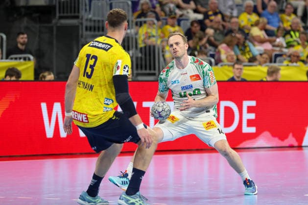 24.05.2026, xgox, Handball - Daikin HBL Rhein-Neckar Löwen - SC Magdeburg emspor, v.l. Sebastian Heymann (Rhein-Neckar Loewen, 13), Omar Ingi Magnusson (Magdeburg, 14) Zweikampf, Duell, Kampf, tackle Mannheim