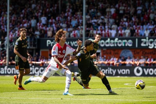 VOLENDAM - Maher Carrizo of AFC Ajax and Adrian Blake of FC Utrecht during the Conference League play-off final match between AFC Ajax and FC Utrecht at the Kras Stadium on 24 May 2026 in Volendam, the Netherlands. SONNY LENSEN ANP Play-offs Conference League - FINAL 2025-2026 xVIxANPxSportx xxANPxIVx 559243925 originalFilename: 559243925.jpg