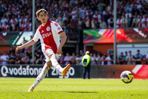 VOLENDAM - Mika Godts of AFC Ajax takes a penalty during the Conference League play-off final match between AFC Ajax and FC Utrecht at the Kras Stadium on May 24, 2026, in Volendam, the Netherlands. SONNY LENSEN ANP Play-offs Conference League - FINAL 2025-2026 xVIxANPxSportx xxANPxIVx 559244029 originalFilename: 559244029.jpg