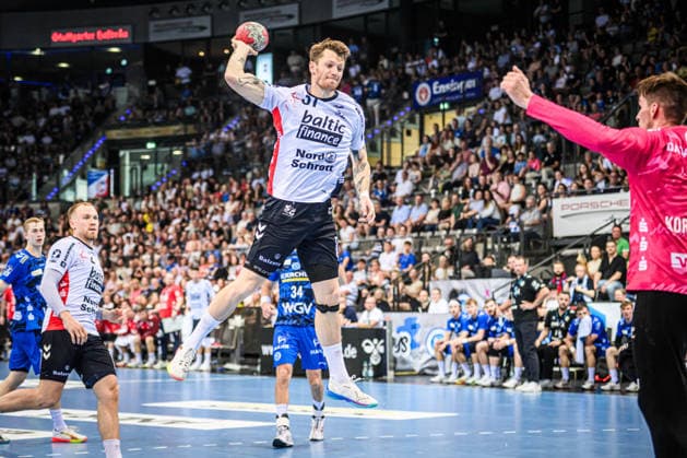 Emil Jakobsen (SG Flensburg-Handewitt, 31) vs. Mateusz Kornecki (TVB Stuttgart, 01) GER, TVB Stuttgart - SG Flensburg-Handewitt, DAIKIN HBL, Handball, Bundesliga, 32. Spieltag, Spielzeit 2025 2026, 24.05.2026 GER, TVB Stuttgart - SG Flensburg-Handewitt, DAIKIN HBL, Handball, Bundesliga, 32. Spieltag, Spielzeit 2025 2026, 24.05.2026 Stuttgart Copyright: xSandyxDinkelackerx EP_SDR
