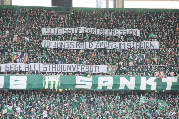 24.05.2026 Bern Schweiz.Fussball Herren Sason 2025 - 2026 Cupfinal FC St.Gallen - FC Stade Lausanne Ouchy St.Gallen ist Cupsieger. Bild, ST.GALLER Fans sind gegen Stadionverbote.