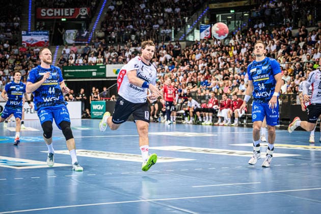 Johannes Golla (SG Flensburg-Handewitt, 04) nutzt Chance des leeren Tores fuer sich aus GER, TVB Stuttgart - SG Flensburg-Handewitt, DAIKIN HBL, Handball, Bundesliga, 32. Spieltag, Spielzeit 2025 2026, 24.05.2026 GER, TVB Stuttgart - SG Flensburg-Handewitt, DAIKIN HBL, Handball, Bundesliga, 32. Spieltag, Spielzeit 2025 2026, 24.05.2026 Stuttgart Copyright: xSandyxDinkelackerx EP_SDR