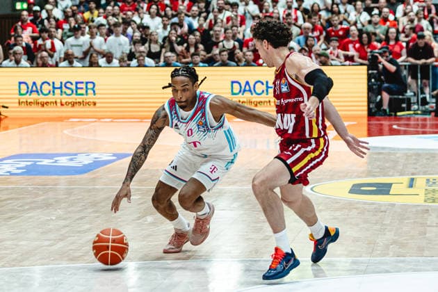 easyCredit Basketball Bundesliga, 4. Playoff-Viertelfinale: Fitness First Baskets Würzburg vs. Telekom Baskets Bonn, 24.05.2026 Jalen Finch (Telekom Baskets Bonn 0) gegen Brae Ivey (Würzburg 11) - easyCredit Basketball Bundesliga, 4. Playoff-Viertelfinale: Fitness First Baskets Würzburg vs. Telekom Baskets Bonn, 24.05.2026, Tectake Arena Würzburg Copyright: xBEAUTIFULxSPORTS Derixx