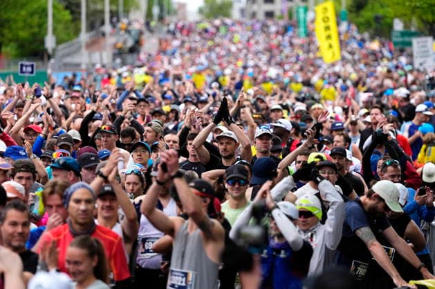 May 24, 2026, Ottawa, On, CAN: Runners raise their hands as they wait for their corral to start the Ottawa Marathon in Ottawa, on Sunday, May 24, 2026. Canada News - May 24, 2026  - ZUMAc35_ 0857449621st Copyright: xJustinxTangx