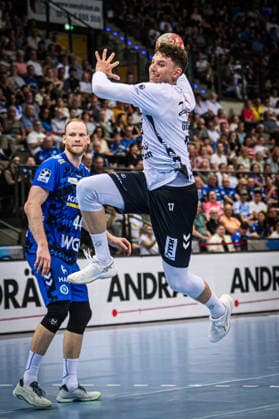 Marko Grgic (SG Flensburg-Handewitt, 17) zieht vorbei an Lenny Rubin (TVB Stuttgart, 44) GER, TVB Stuttgart - SG Flensburg-Handewitt, DAIKIN HBL, Handball, Bundesliga, 32. Spieltag, Spielzeit 2025 2026, 24.05.2026 GER, TVB Stuttgart - SG Flensburg-Handewitt, DAIKIN HBL, Handball, Bundesliga, 32. Spieltag, Spielzeit 2025 2026, 24.05.2026 Stuttgart Copyright: xSandyxDinkelackerx EP_SDR