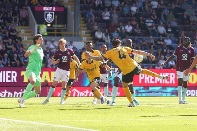 Santiago Bueno of Wolves fires in a close range shot Burnley v Wolverhampton Wanderers, Premier League, Football, Turf Moor, Burnley, UK - 24 May 2026Burnley Turf Moor United Kingdom EDITORIAL USE ONLY No use with unauthorised audio, video, data, fixture lists, club league logos or live services. Online in-match use limited to 120 images, no video emulation. No use in betting, games or single club league player publications.  Copyright: xPhilxOldham Shutterstockx 16889832t