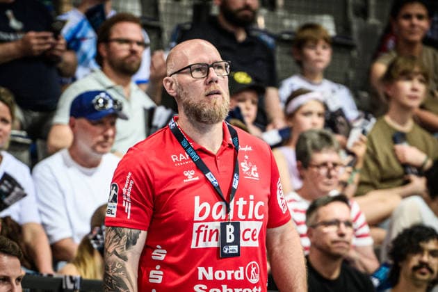 Ales Pajovic (Trainer Flensburg-Handewitt) - kritischer Blick GER, TVB Stuttgart - SG Flensburg-Handewitt, DAIKIN HBL, Handball, Bundesliga, 32. Spieltag, Spielzeit 2025 2026, 24.05.2026 GER, TVB Stuttgart - SG Flensburg-Handewitt, DAIKIN HBL, Handball, Bundesliga, 32. Spieltag, Spielzeit 2025 2026, 24.05.2026 Stuttgart Copyright: xSandyxDinkelackerx EP_SDR
