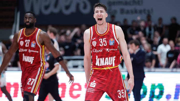 Im Bild: Jubel bei Alen Pjanic (Wuerzburg Baskets, 35) 24.05.2026, Basketball, Fitness First Wuerzburg Baskets vs. Telekom Baskets Bonn, easyCredit BBL Playoffs, 4. Viertelfinale, Deutschland, 97072, tectake-Arena Wuerzburg, Copyright: HMBxMedia xJulienxBecker