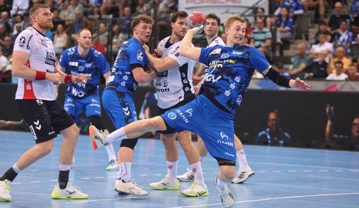 Stuttgart , Handball Daikin Bundesliga TVB Stuttgart vs. SG Flensburg-Handewitt , Torben Matzken ( TVB )