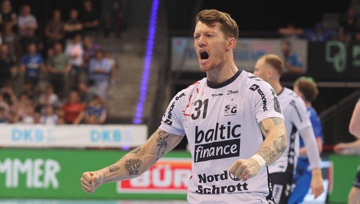 Stuttgart , Handball Daikin Bundesliga TVB Stuttgart vs. SG Flensburg-Handewitt , Emil Jakobsen ( Flensburg )