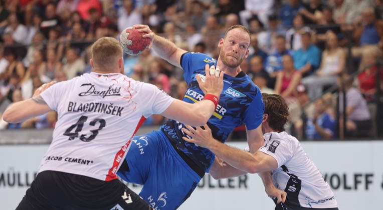 Stuttgart , Handball Daikin Bundesliga TVB Stuttgart vs. SG Flensburg-Handewitt , Lenny Rubin ( TVB )