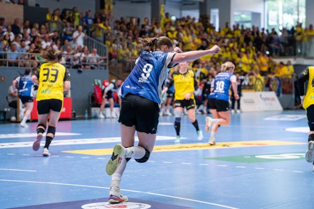 HSG Blomberg-Lippe (GER) vs. Borussia Dortmund (GER) Handball, 1. Handball Bundesliga Frauen, Finale, Spiel 2, 24.5.2026, Saision 2025 2026, Blomberg Nieke Kuehne (HSG Blomberg-Lippe, 09) jubelt nach einem Tor Blomberg Sporthalle an der Ulmenallee Deutschland