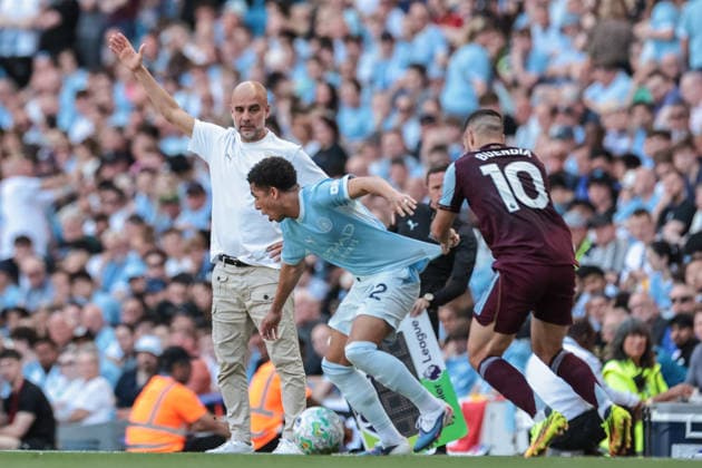 Premier League: Manchester City vs Aston Villa Pep Guardiola manager of Manchester City reacts after Emi Buendia of Aston Villa pulls on Rico Lewis of Manchester City™s shirt during the Premier League match Manchester City vs Aston Villa at Etihad Stadium, Manchester, United Kingdom on 24 May 2026 (Photo by Mark Cosgrove News Images) Manchester Etihad Stadium Greater Manchester United, ManU Kingdom Copyright: xMarkxCosgrove NewsxImagesx