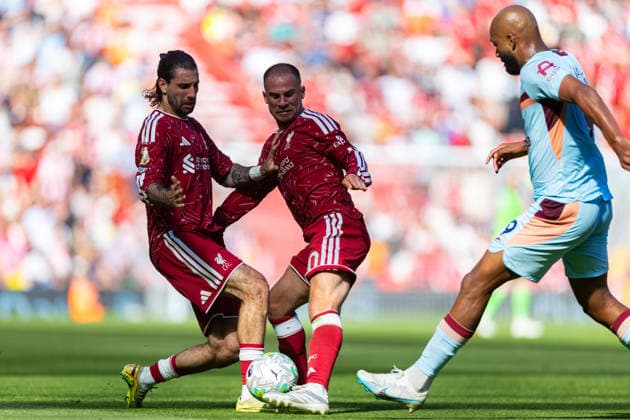 Football - FA Premier League - Liverpool FC v Brentford FC LIVERPOOL, ENGLAND - Sunday, May 24, 2026: (L-R) Liverpool s Dominik Szoboszlai and Alexis Mac Allister protect the ball from the incoming Brentford s Igor Thiago during the FA Premier League match between Liverpool FC and Brentford FC at Anfield. (Photo by David Rawcliffe Propaganda) LIVERPOOL Anfield MERSEYSIDE ENGLAND  Copyright: xDavidxRawcliffex P2026-05-24-Liverpool_Brentford-31