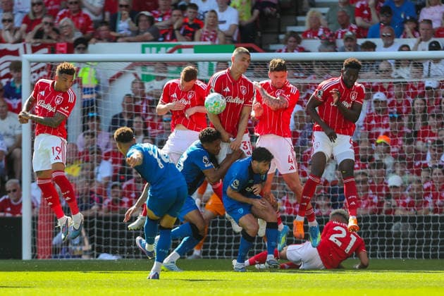 Sport Bilder des Tages Nottingham Forest v AFC Bournemouth, Premier League Marcus Tavernier Of AFC Bournemouth shoots at goal but it is blocked during the Nottingham Forest v AFC Bournemouth Premier League match at the City Ground, West Bridgford, England on 23 May 2026 Credit: Lee Keuneke Every Second Media Editorial use only. All images are copyright Every Second Media Limited. No images may be reproduced without prior permission. All rights reserved. Premier League and Football League images are subject to licensing agreements with Football DataCo Limited. see https: www.football-dataco.com Copyright: xIMAGO EveryxSecondxMediax ESM-2007-0059 LeexKeunekex xEveryxSecondxMediax