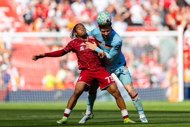 Football - FA Premier League - Liverpool FC v Brentford FC LIVERPOOL, ENGLAND - Sunday, May 24, 2026: Liverpool s Rio Ngumoha is challenged by Brentford s Sepp van den Berg (R) during the FA Premier League match between Liverpool FC and Brentford FC at Anfield. (Photo by David Rawcliffe Propaganda) LIVERPOOL Anfield MERSEYSIDE ENGLAND  Copyright: xDavidxRawcliffex P2026-05-24-Liverpool_Brentford-36