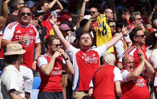 Premier League - Crystal Palace FC v Arsenal FC LONDON, ENGLAND, MAY 24: Arsenal fans celebrate after winning the Premier League title during the Premier League match between Crystal Palace FC v Arsenal FC at Selhurst Park Stadium, London, England, on May 24. (Photo by Daniel Weir) London Selhurst Park Stadium England Copyright: xDanielxWeir SportsxPressxPhotox Sportspressphoto_154091
