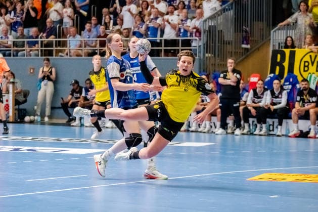 Blomberg, 24.05.2026, Handball, Frauen, Alsco Handball Bundesliga, Playoff, Finale Spiel 2, 2025 2026: HSG Blomberg-Lippe BVB Borussia Dortmund Alina Grijseels (BVB, 4) beim Torwurf Blomberg Sporthalle an der Ulmenallee NRW Germany