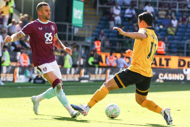 BURNLEY, ENGLAND - MAY 24: Kyle Walker of Burnley controls the ball during the Premier League match between Burnley and Wolverhampton Wanderers at Turf Moor on May 24, 2026 in Burnley, England.  Copyright: xSeanxChandlerx xSPPx Sportspressphoto_154105