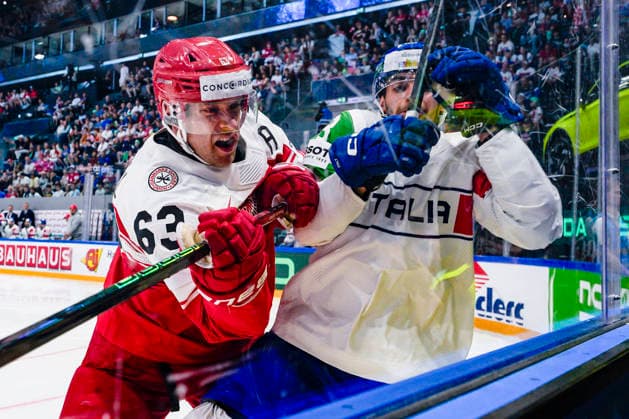 FRIBOURG, SWITZERLAND - MAY 24: Patrick Russell of Denmark L) against Tommaso de Luca of Italy R) during the 2026 IIHF Ice hockey, Eishockey World Championship, WM, Weltmeisterschaft Switzerland game between Denmark and Italy at BCF Arena on May 24, 2026 in Fribourg, Fribourg. Fribourg BCF Arena Fribourg Switzerland Copyright: xJustPictures.ch JarixPestelaccix jp-en-EuSpIm-JP6_JAR_Denmark_Italy_24May2026_00046