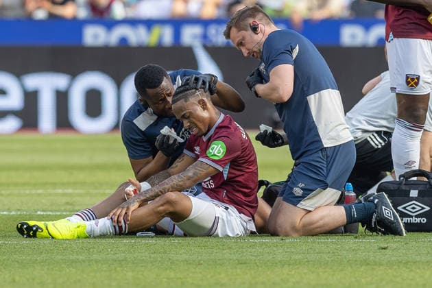 West Ham United v Leeds United, Premier League, Football, London Stadium, London, UK - 24 May 2026 Crysencio Summerville of West Ham United (7) is attended to by medical staff on the pitch and their is blood on the dressing after he clashed heads with Ethan Ampadu of Leeds United (4) London London Stadium Stratford GBR, UK NEWSPAPERS OUT Copyright: xEllixBirchx